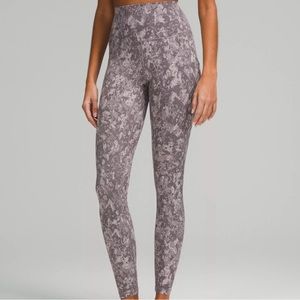 LULULEMON ALIGN HIGH-RISE PANT POCKETS 28"
Hideaway Camo Lunar Rock SIZE 6